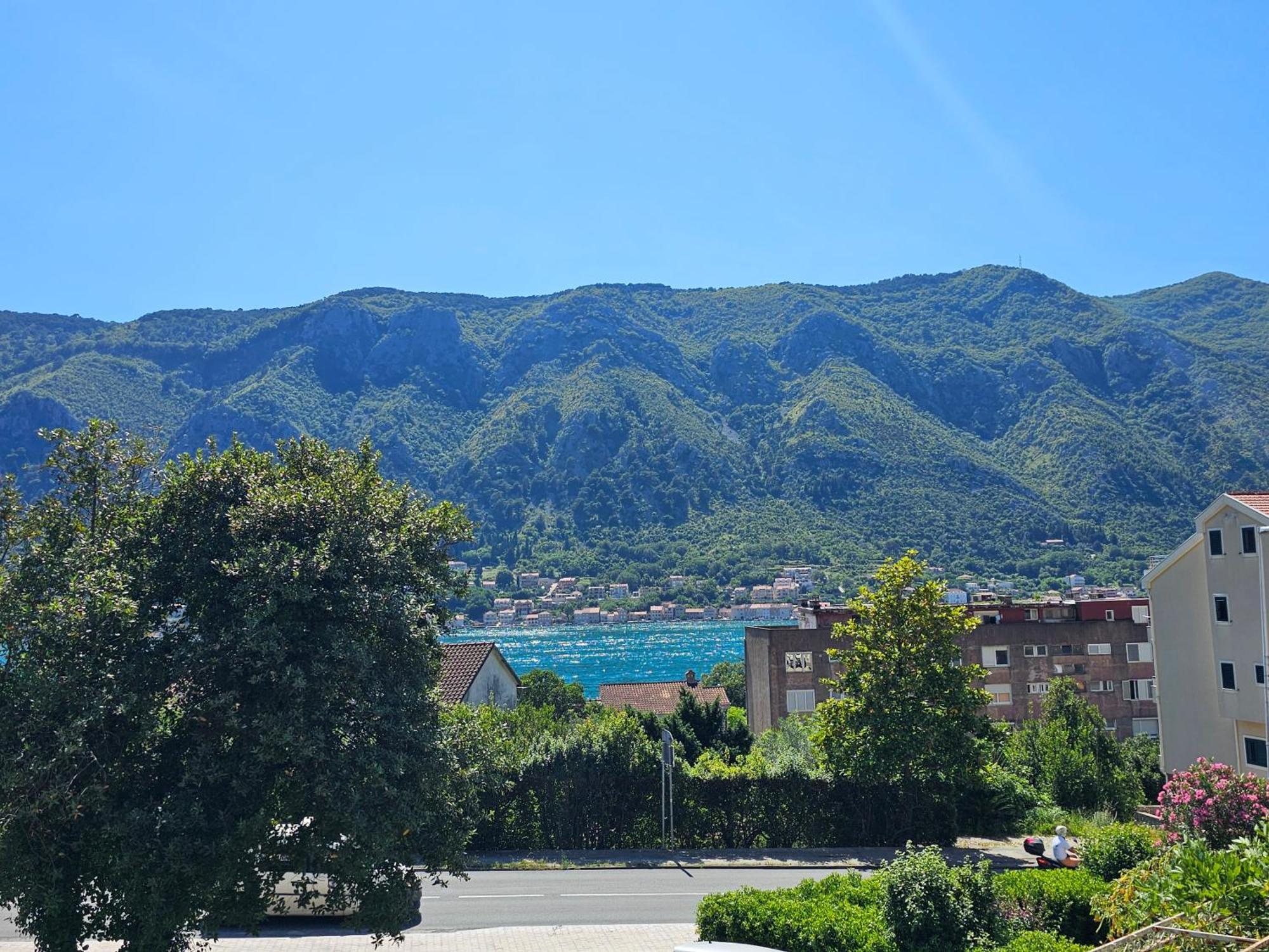 Apartment Luka Kotor Bagian luar foto